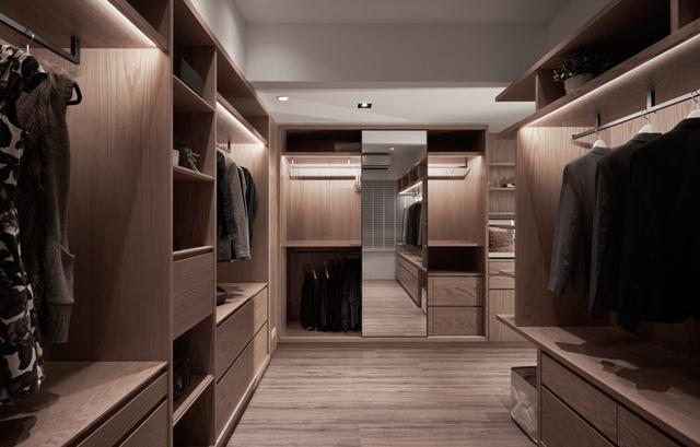 60平新房裝修，尤其是電視墻吸眼，當隔斷用。