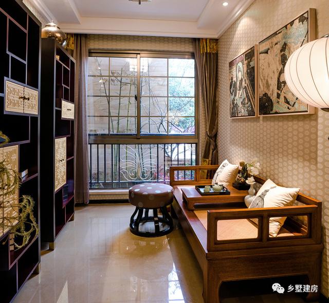 這棟別墅主要是以居住為準，開間12米，進深10米，自己住，住的舒適才好