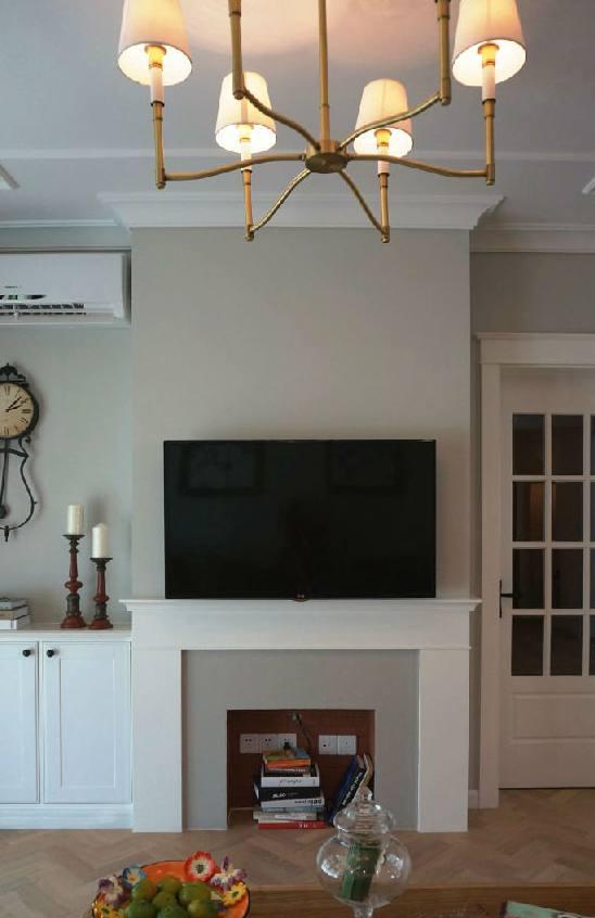 98平新房簡美風格裝修完成，尤其是電視墻造型，做成了一個假壁爐，超美！