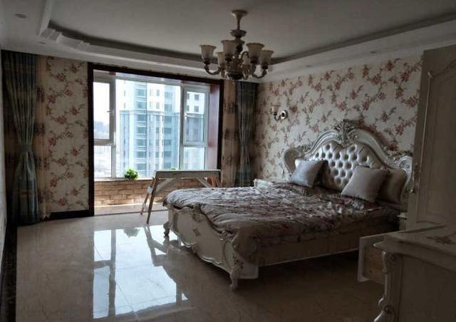 240平大房子裝修完成，裝修總共花了98萬，一房四間臥室四種裝修風(fēng)格，效果是很滿意的！