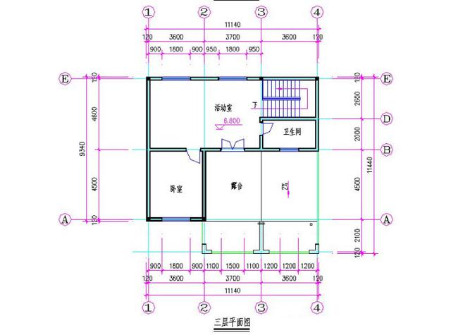 占地120平的三層農(nóng)村自建房，帶車(chē)庫(kù)+大露臺(tái)，戶(hù)型簡(jiǎn)單大氣，造價(jià)30萬(wàn)以?xún)?nèi)。