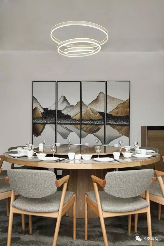 這套時(shí)尚大氣的現(xiàn)代別墅令人眼前一亮，磚混結(jié)構(gòu)，是你理想中的別墅嗎？