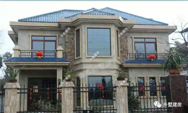 這套時(shí)尚大氣的現(xiàn)代別墅令人眼前一亮，磚混結(jié)構(gòu)，是你理想中的別墅嗎？