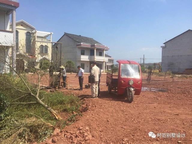 復式四層雙拼中式別墅，帶旋轉樓梯和露臺，是大家庭的最佳選擇