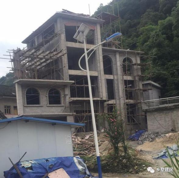 三層款外形豪華大氣的農村別墅設計圖，給你不一樣的感覺！