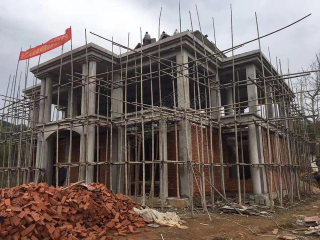 分享一棟雙拼別墅設計圖，村里的地標建筑。