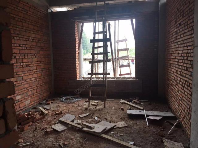 分享一棟雙拼別墅設計圖，村里的地標建筑。