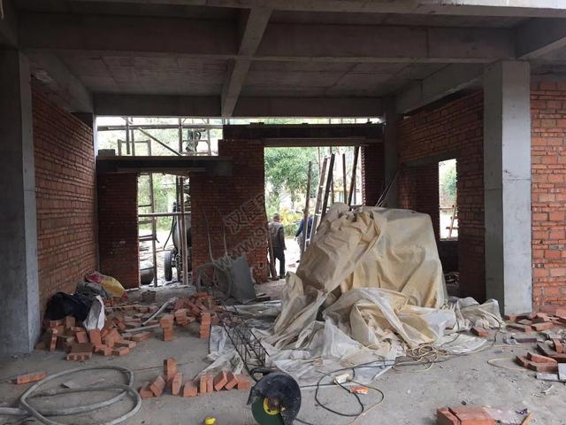 分享一棟雙拼別墅設計圖，村里的地標建筑。