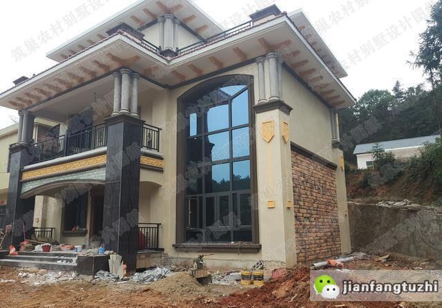 4款三層農(nóng)村住宅設(shè)計圖，帶豪華臥室套房+車庫+挑空客廳，想要的應有盡有