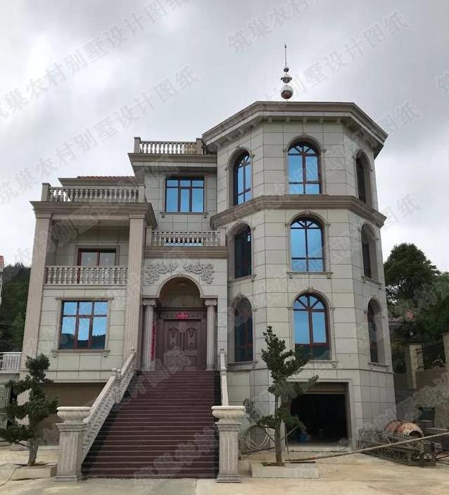 4款三層農(nóng)村住宅設(shè)計圖，帶豪華臥室套房+車庫+挑空客廳，想要的應有盡有