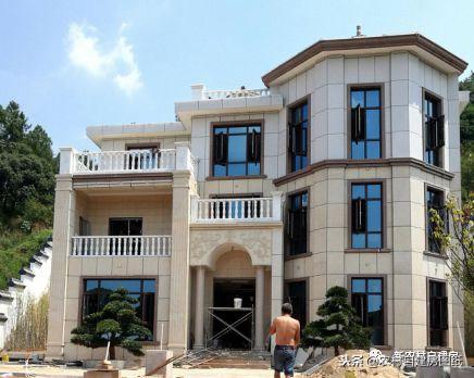 占地200平的三層豪華別墅設計圖，外觀漂亮大方，室內布局功能合理，造價經濟，絕對是你的菜！