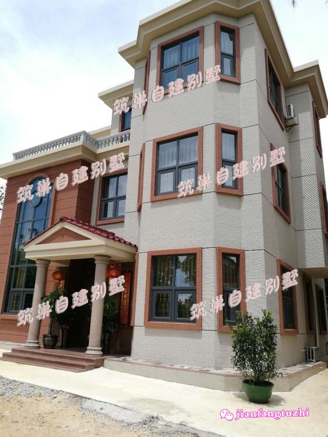 占地140平的農村三層自建房，帶挑空客廳和旋轉樓梯，格局現代大氣，施工效果圖全套設計圖分享，請大家一同來欣賞！