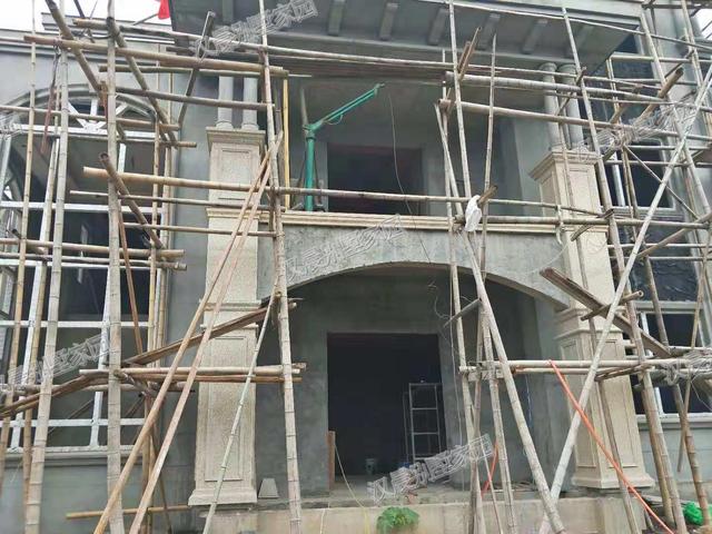 90后青年回家蓋三層別墅自建房，外觀漂亮，布局實用，村里人排著隊給介紹對象。