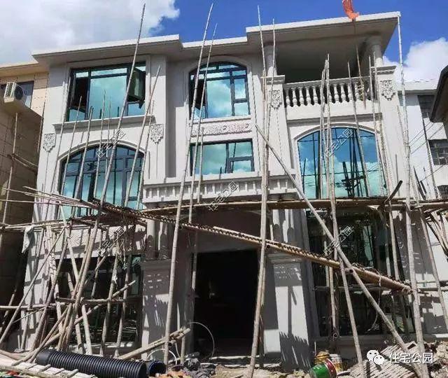 農村三層經典簡歐別墅設計圖，簡單大氣，新建起來的房子就是不一般，處處都透露著高級感。