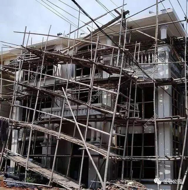 農村三層經典簡歐別墅設計圖，簡單大氣，新建起來的房子就是不一般，處處都透露著高級感。