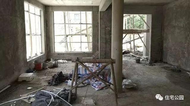 農村三層經典簡歐別墅設計圖，簡單大氣，新建起來的房子就是不一般，處處都透露著高級感。