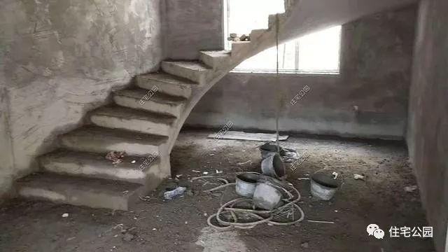 農村三層經典簡歐別墅設計圖，簡單大氣，新建起來的房子就是不一般，處處都透露著高級感。