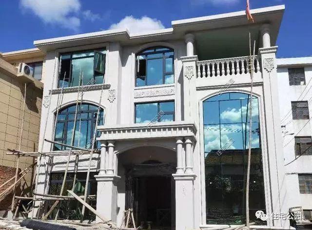 農村三層經典簡歐別墅設計圖，簡單大氣，新建起來的房子就是不一般，處處都透露著高級感。