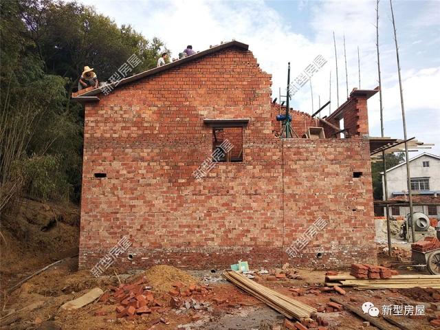 湖南農村小伙為了省錢竟然把房子蓋成這樣？新房變危房，看著都揪心