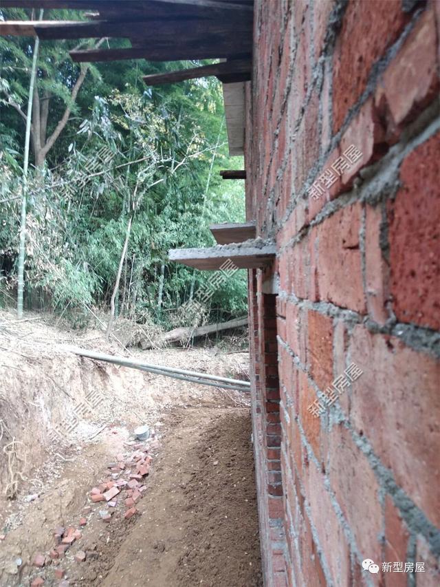 湖南農村小伙為了省錢竟然把房子蓋成這樣？新房變危房，看著都揪心