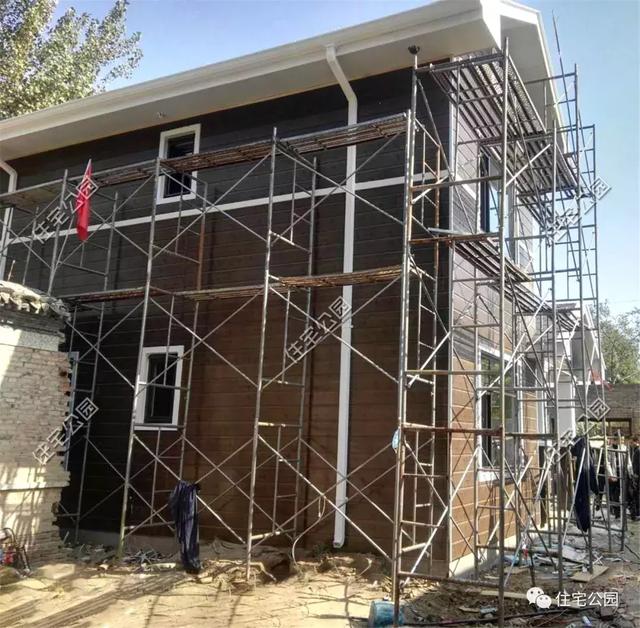 農村輕鋼住宅造價多少？這棟240平的房子只花了33萬，房主任先生很滿意