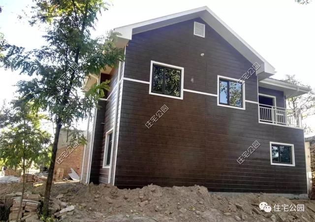 農村輕鋼住宅造價多少？這棟240平的房子只花了33萬，房主任先生很滿意