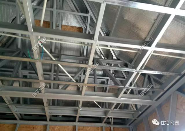 農村輕鋼住宅造價多少？這棟240平的房子只花了33萬，房主任先生很滿意