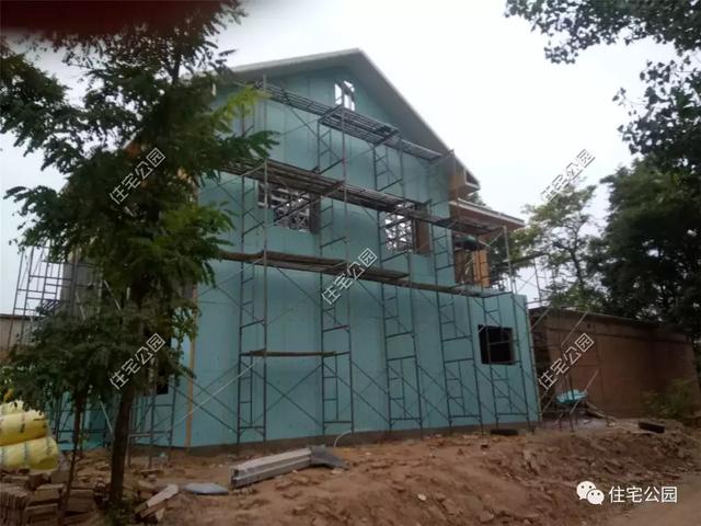 農村輕鋼住宅造價多少？這棟240平的房子只花了33萬，房主任先生很滿意