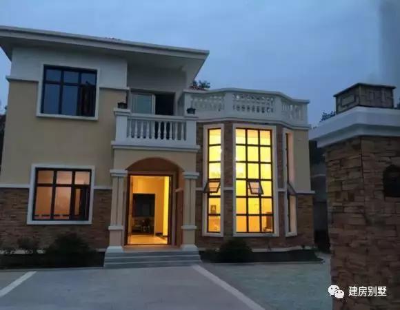 曬3棟農村自建房實拍照片，第一棟是我表哥花40萬建成的