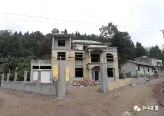 曬3棟農村自建房實拍照片，第一棟是我表哥花40萬建成的