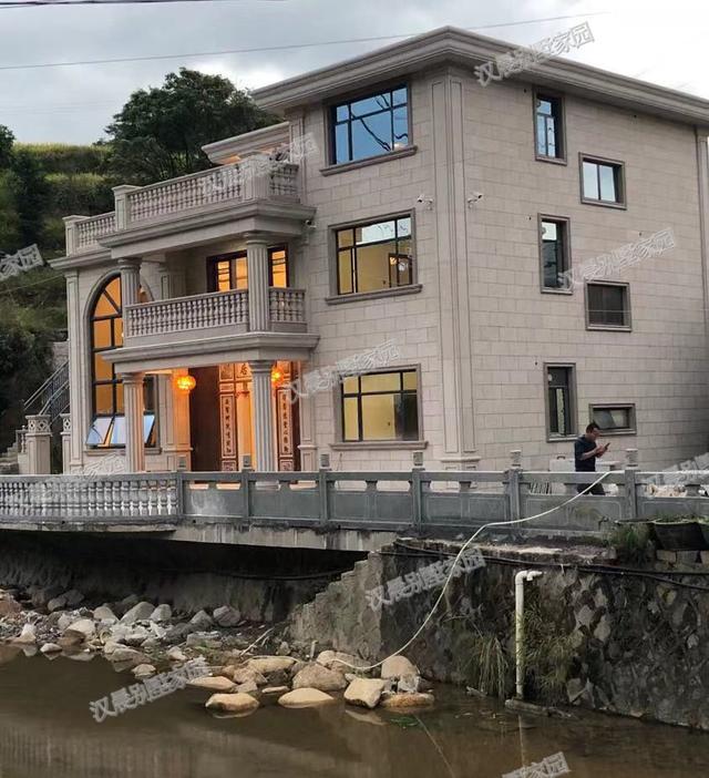 別墅建成之后比效果圖還好看！14.1X11.3米才40萬真是優秀！