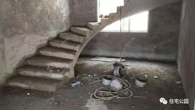 這么漂亮的旋轉樓梯，為什么村里的施工隊卻很少做？