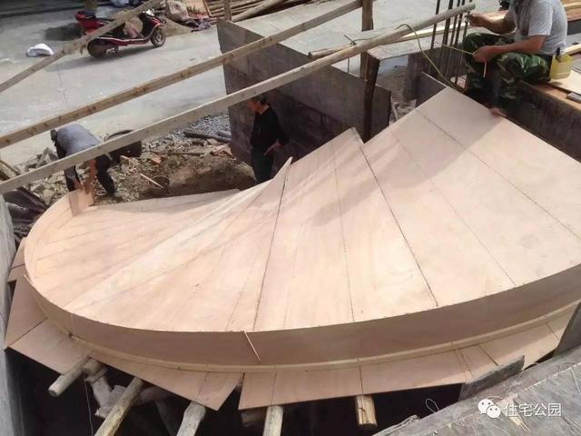 這么漂亮的旋轉樓梯，為什么村里的施工隊卻很少做？