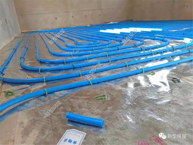 農(nóng)村小伙花2萬(wàn)給別墅裝地暖，用30年都沒(méi)問(wèn)題，省錢(qián)又舒適