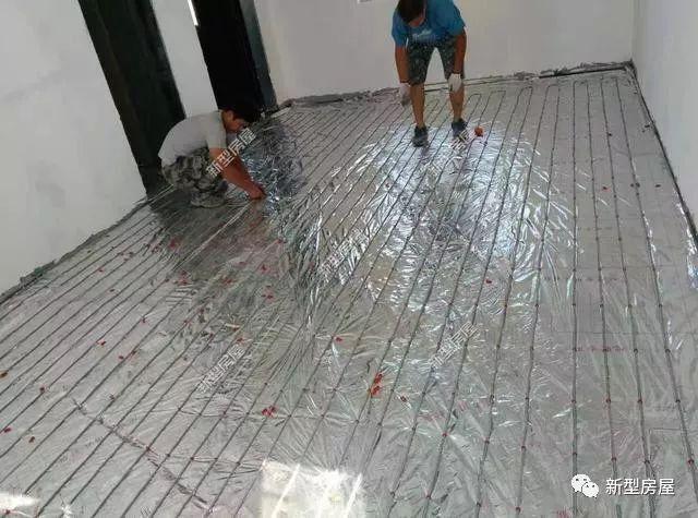 農(nóng)村小伙花2萬(wàn)給別墅裝地暖，用30年都沒(méi)問(wèn)題，省錢(qián)又舒適