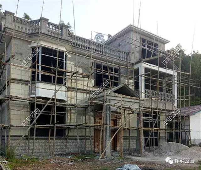 他回湖南老家給父母蓋養老房，70歲老母全程監工，只花28萬就蓋成3層洋樓