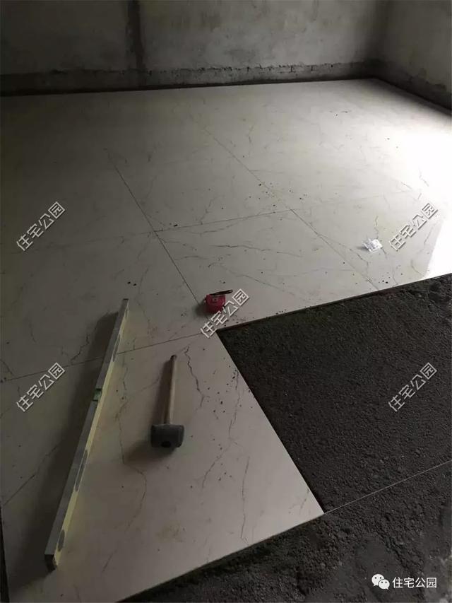 他回湖南老家給父母蓋養老房，70歲老母全程監工，只花28萬就蓋成3層洋樓