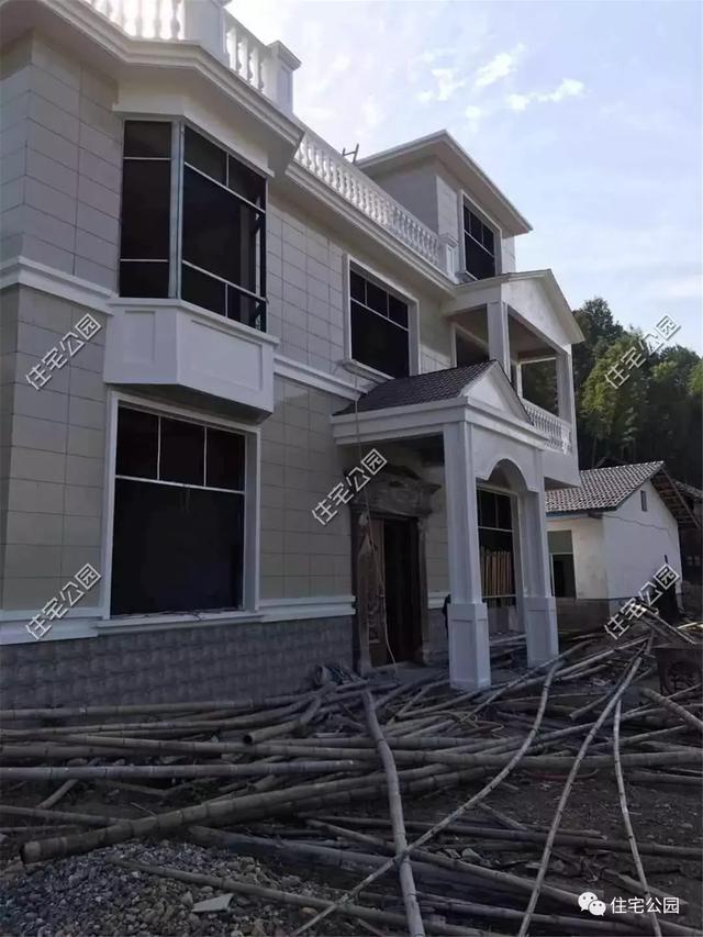 他回湖南老家給父母蓋養老房，70歲老母全程監工，只花28萬就蓋成3層洋樓