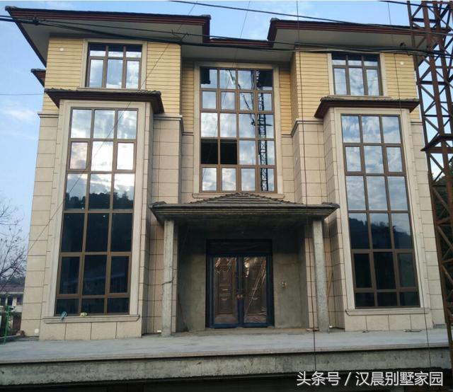 有錢就是好，泰州汪總蓋的帶地下車庫(kù)現(xiàn)代別墅，鄰居看了都坐不住！