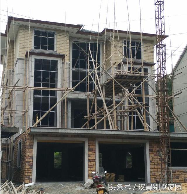 有錢就是好，泰州汪總蓋的帶地下車庫(kù)現(xiàn)代別墅，鄰居看了都坐不住！