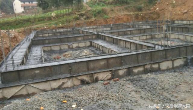 有錢就是好，泰州汪總蓋的帶地下車庫(kù)現(xiàn)代別墅，鄰居看了都坐不住！