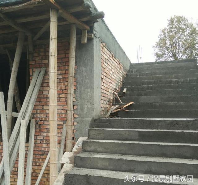 有錢就是好，泰州汪總蓋的帶地下車庫(kù)現(xiàn)代別墅，鄰居看了都坐不住！