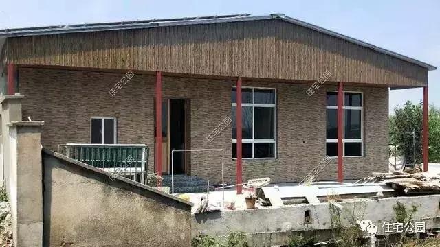 江蘇農(nóng)村花了50萬(wàn)建成的平房別墅，這樣光伏發(fā)電的屋面見(jiàn)過(guò)么