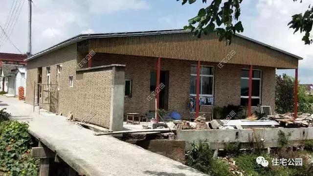 江蘇農(nóng)村花了50萬(wàn)建成的平房別墅，這樣光伏發(fā)電的屋面見(jiàn)過(guò)么