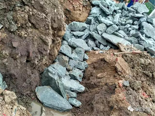 趁熱鬧來曬曬我的新房子，帶大院的兩層小洋樓，27萬蓋好美滋滋