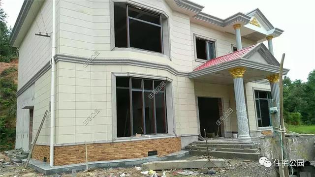 拆掉農村40年老宅，花65萬建成這棟農村別墅，父母都夸好