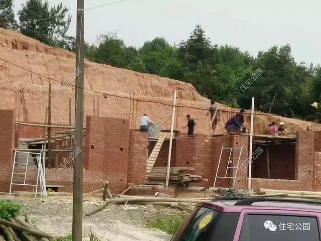 拆掉農村40年老宅，花65萬建成這棟農村別墅，父母都夸好