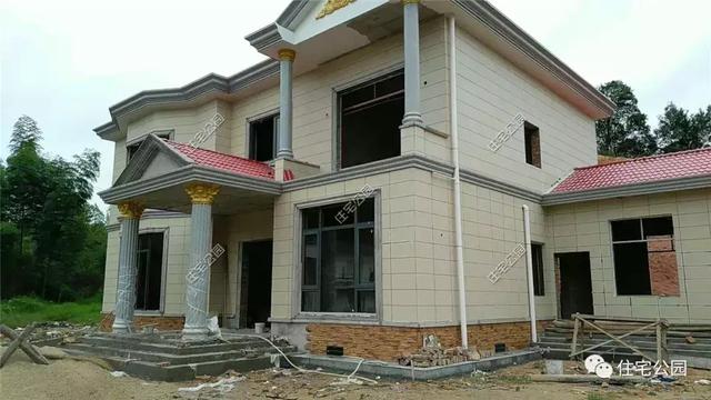 拆掉農村40年老宅，花65萬建成這棟農村別墅，父母都夸好