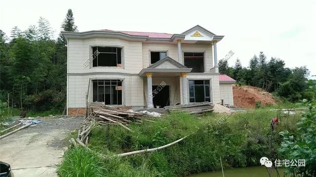 拆掉農村40年老宅，花65萬建成這棟農村別墅，父母都夸好