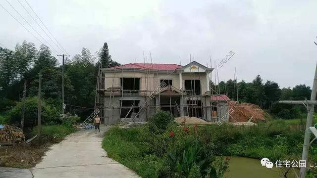 拆掉農村40年老宅，花65萬建成這棟農村別墅，父母都夸好